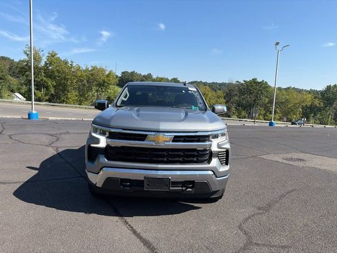 Used 2023 Chevrolet Silverado 1500 LT AWD/4WD image 3