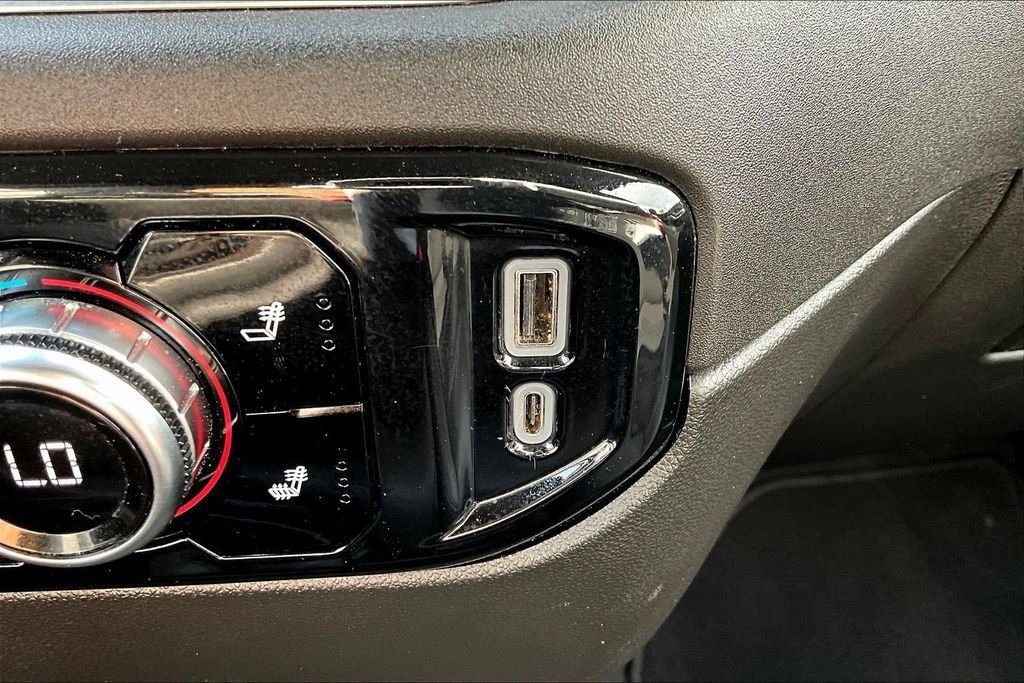 Used 2025 GMC Sierra 1500 SLT AWD/4WD image 14