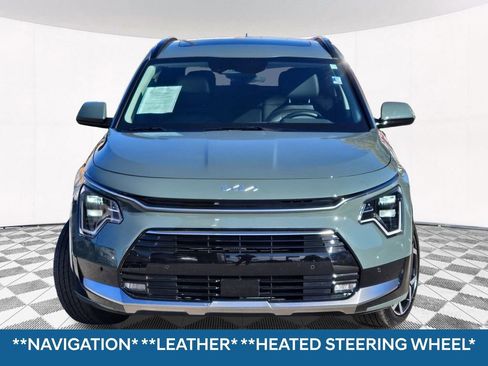 Used 2023 Kia Niro SX Touring image 2