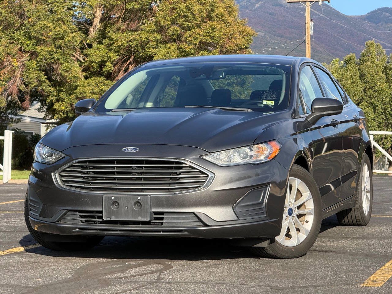 Used 2020 Ford Fusion SE FWD image 1