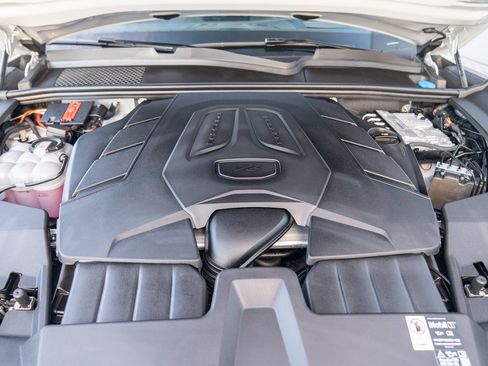Certified 2026 Porsche Cayenne AWD/4WD image 28