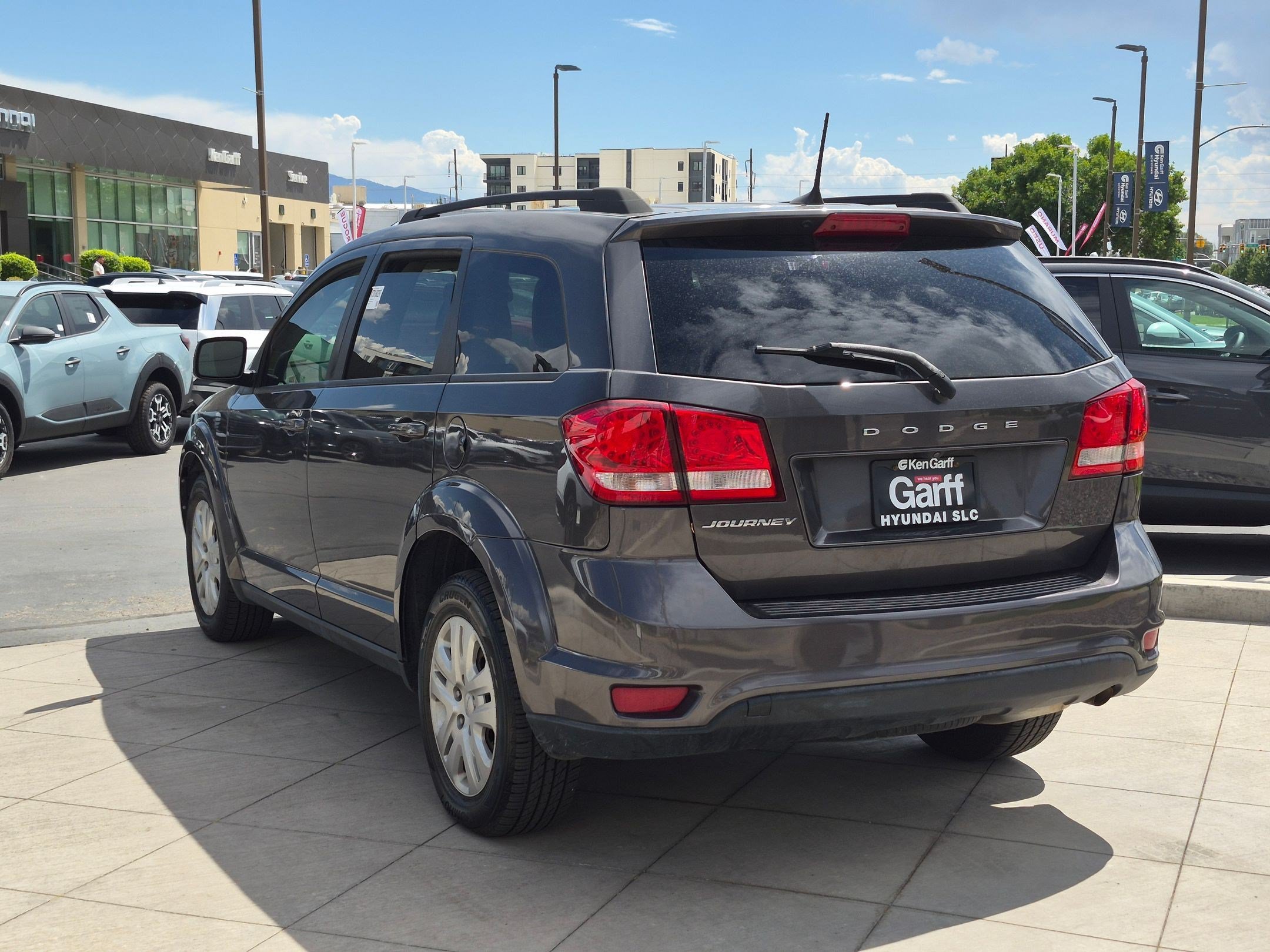 Used 2019 Dodge Journey SE w/ Connectivity Group FWD image 7