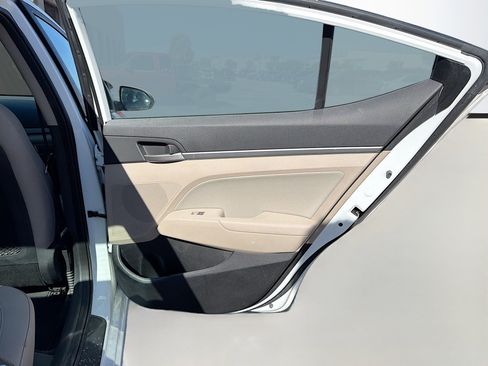 Used 2017 Hyundai Elantra SE w/ SE A/T Tech Package 03 image 40