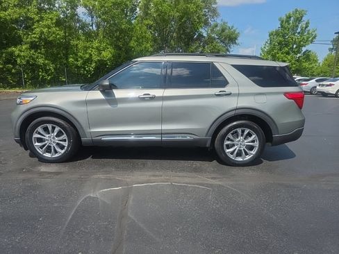 Used 2020 Ford Explorer XLT w/ Equipment Group 202A AWD/4WD image 4