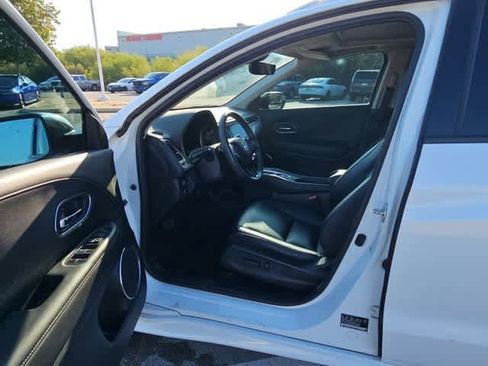 Used 2019 Honda HR-V Touring image 10