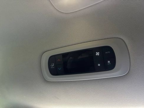 Used 2024 Chrysler Pacifica Touring-L FWD image 38
