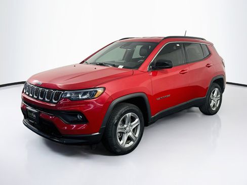 Used 2023 Jeep Compass Latitude AWD/4WD image 3