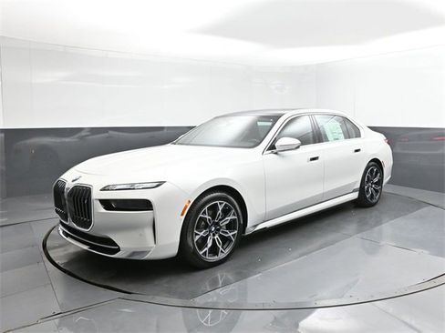 New 2025 BMW i7 xDrive60 w/ Executive Package image 34