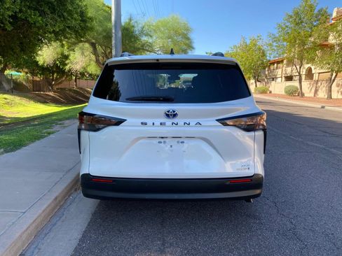 Used 2023 Toyota Sienna XLE image 6