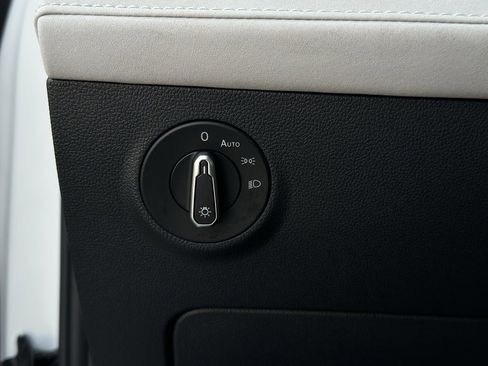 Used 2025 Volkswagen Taos SE w/ Panoramic Sunroof Package image 20