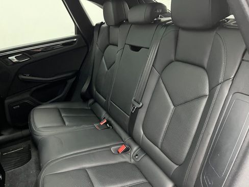 Used 2022 Porsche Macan image 21