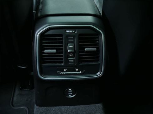 Used 2023 Porsche Macan Turbo image 15