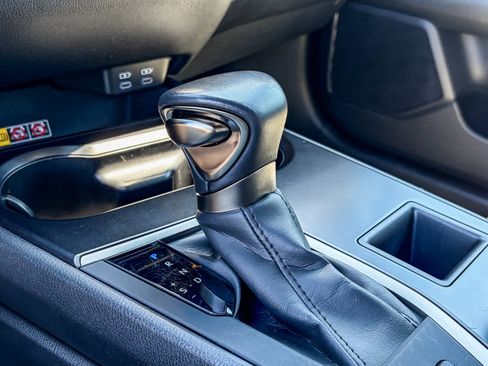 Certified 2024 Lexus UX 250h FWD image 19