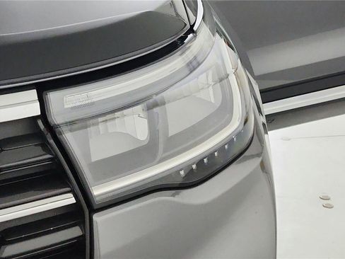Used 2025 Ford Explorer Active w/ Active Comfort Package AWD/4WD image 38
