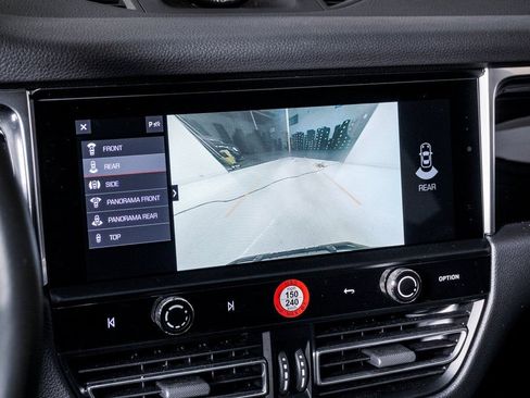 Certified 2025 Porsche Macan AWD/4WD image 22