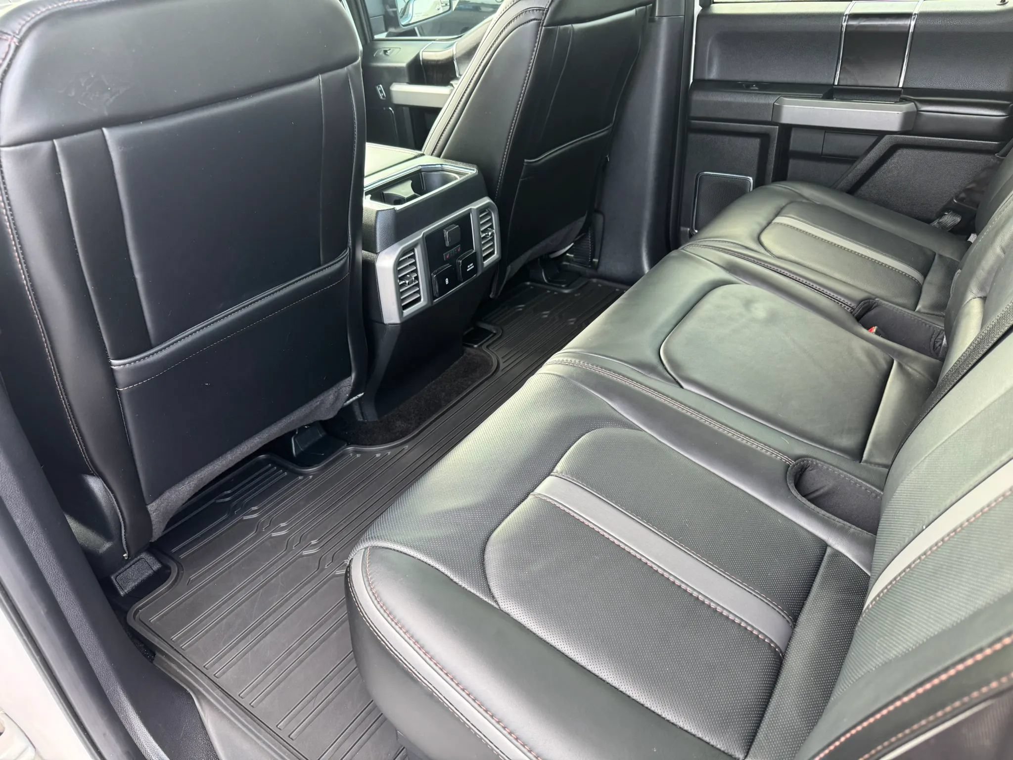Used 2018 Ford F150 Platinum w/ Equipment Group 701A Luxury AWD/4WD image 6
