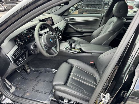 Used 2019 BMW 530i w/ M Sport Package RWD image 2