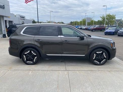 Used 2023 Kia Telluride EX X-Line AWD/4WD image 2