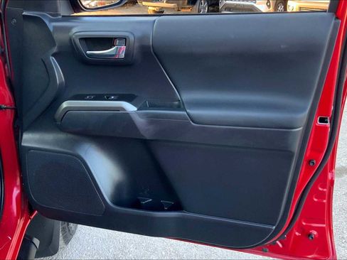Used 2022 Toyota Tacoma TRD Off-Road image 21
