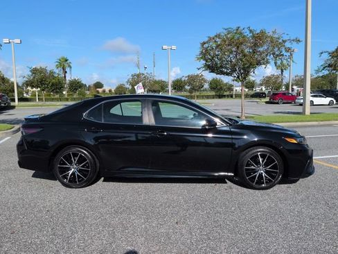 Certified 2022 Toyota Camry SE w/ Convenience Package FWD image 3