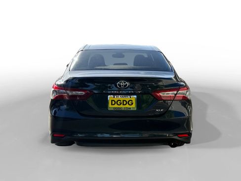 Used 2018 Toyota Camry XLE FWD image 4