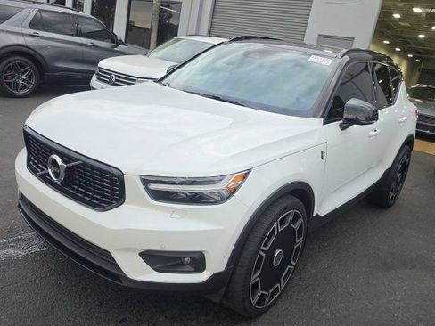Used 2019 Volvo XC40 T5 R-Design AWD/4WD image 1