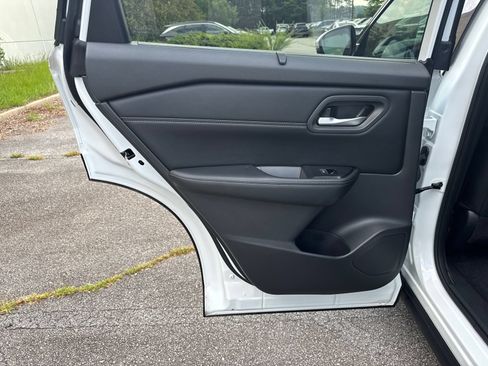 Used 2024 Nissan Rogue SL w/ SL Premium Package FWD image 22