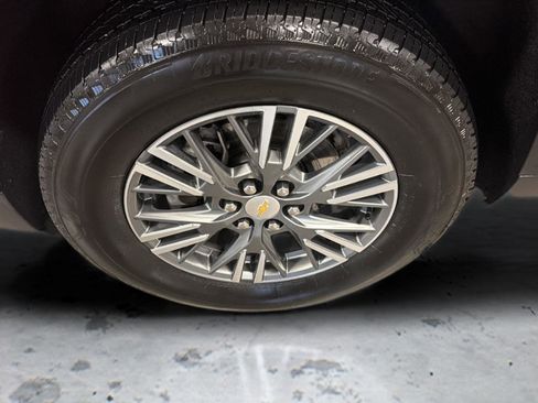 Used 2024 Chevrolet Traverse LT image 9