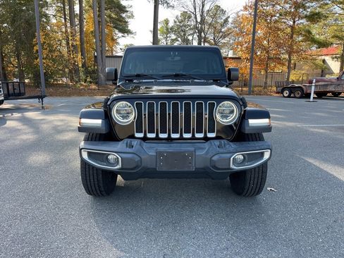 Used 2018 Jeep Wrangler Unlimited Sahara image 3