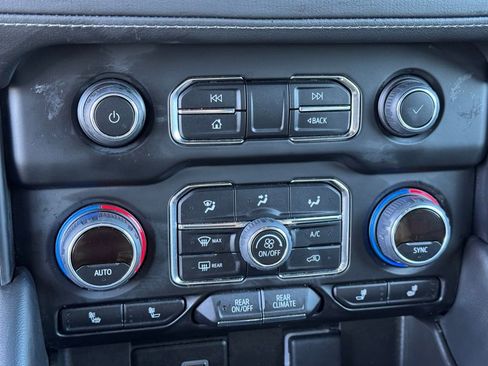 Used 2023 Chevrolet Suburban LT image 17