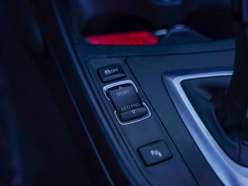 Used 2015 BMW M235i Convertible image 23