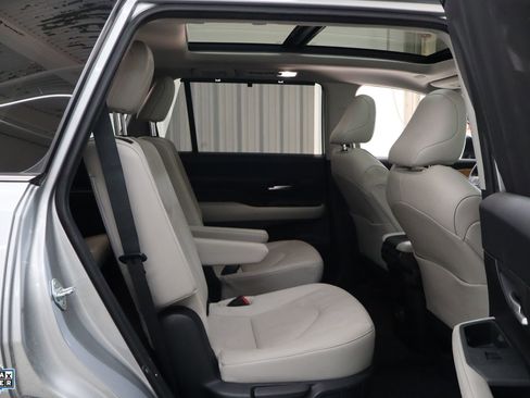 Used 2024 Toyota Grand Highlander AWD image 36