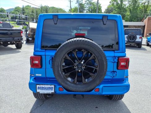 Used 2022 Jeep Wrangler Unlimited Sahara AWD/4WD image 5