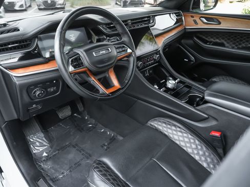 Used 2022 Jeep Grand Cherokee Summit image 7