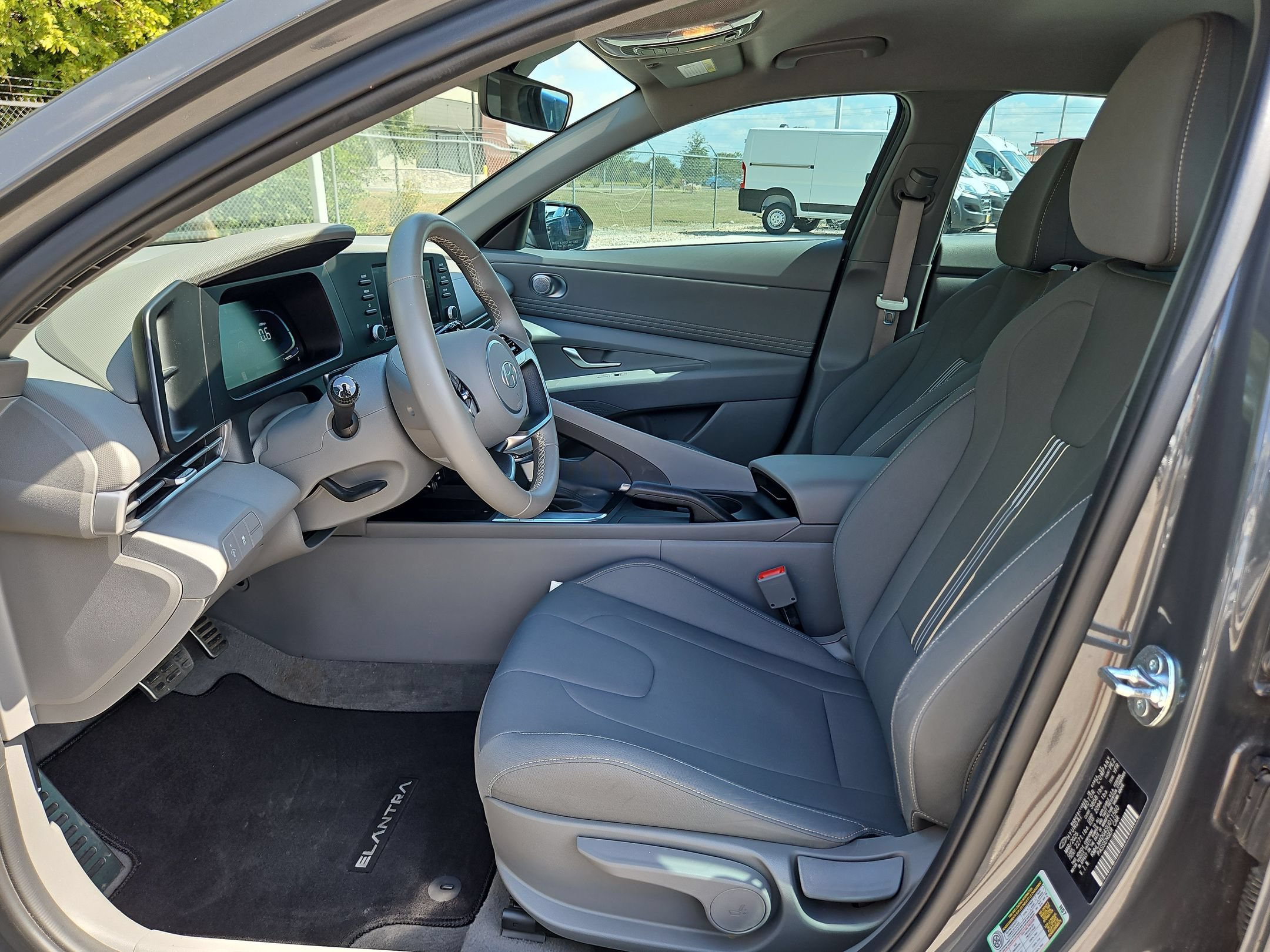 Used 2025 Hyundai Elantra Sport FWD image 9