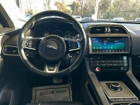 Used 2017 Jaguar F-PACE S image 11