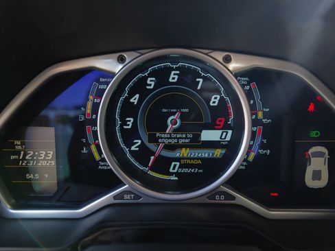 Used 2013 Lamborghini Aventador LP 700-4 image 36