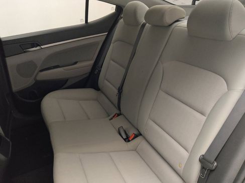 Used 2017 Hyundai Elantra SE image 18