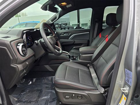 Used 2025 Chevrolet Colorado Z71 w/ Technology Package image 21