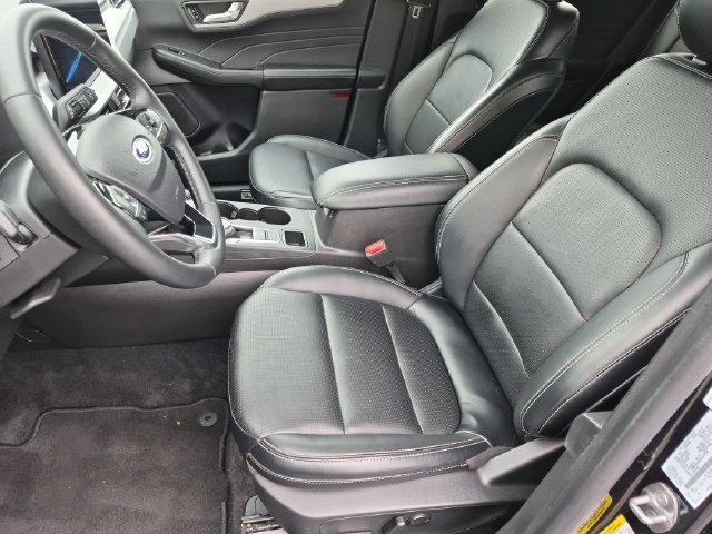 Used 2025 Ford Escape Platinum AWD/4WD image 16
