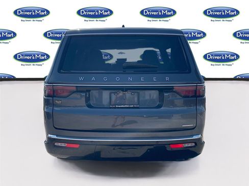 Used 2024 Jeep Wagoneer L Series II RWD image 6