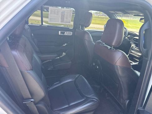 Used 2022 Ford Explorer Platinum w/ Equipment Group 601A AWD/4WD image 9