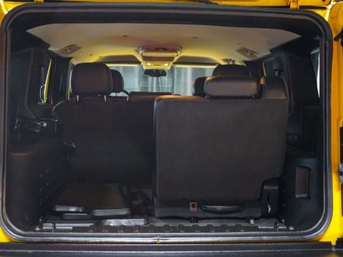 Used 2005 HUMMER H2 w/ Preferred Equipment Group image 32