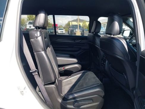 Used 2023 Jeep Grand Cherokee L Laredo image 6