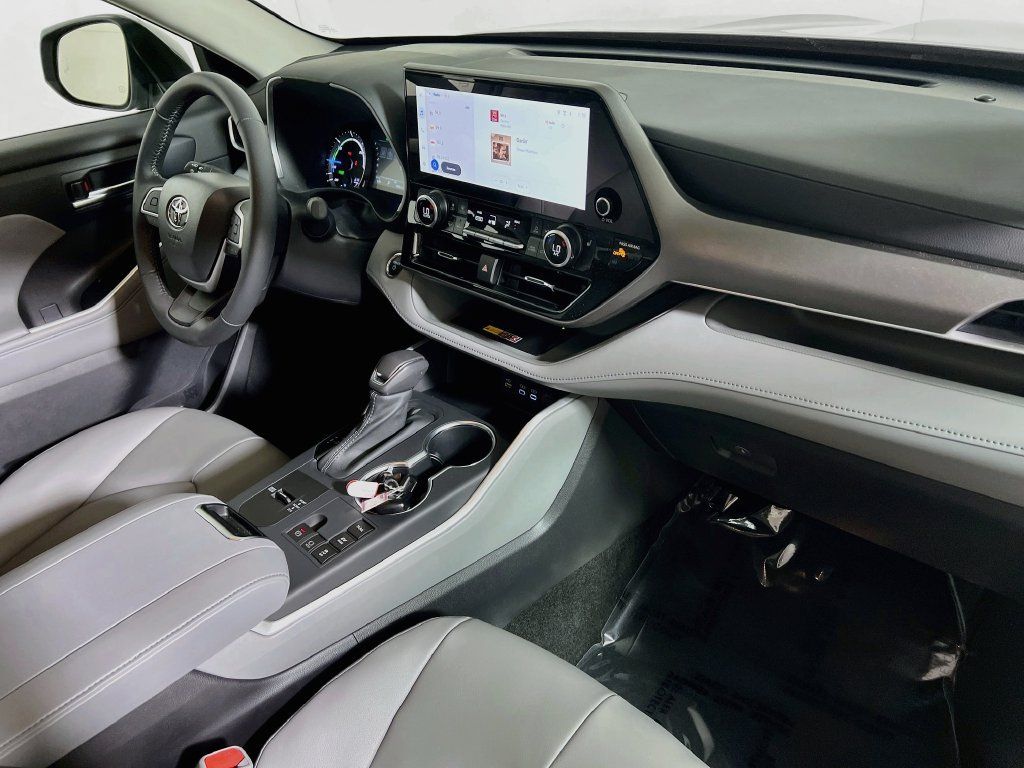 Certified 2026 Toyota Highlander XLE AWD/4WD image 28