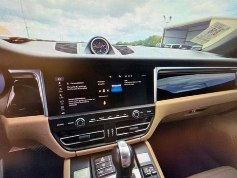 Used 2019 Porsche Macan AWD/4WD image 10
