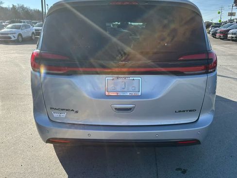 Used 2024 Chrysler Pacifica Limited w/ S Appearance Package image 9