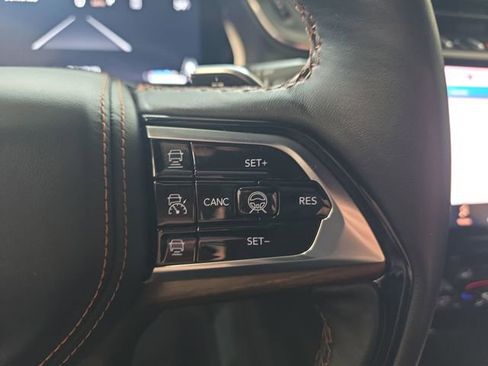 Used 2025 Jeep Grand Cherokee Summit AWD/4WD image 19
