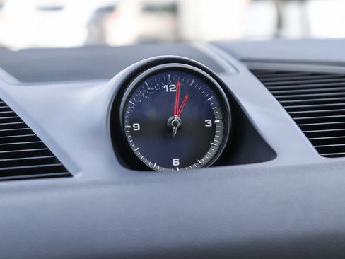 Used 2021 Porsche Cayenne w/ Driver Memory Package image 25