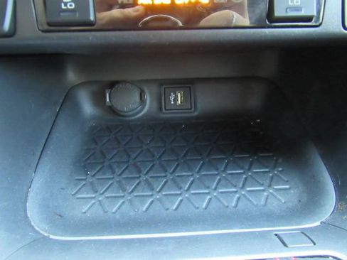 Used 2024 Toyota RAV4 SE image 44